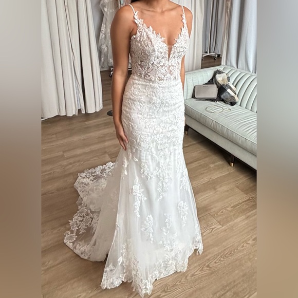 Elegant White Lace Wedding Dress